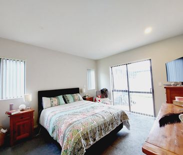 Spacious 5-Bedroom Home with Versatile Living & Stunning Rural Views - Photo 1
