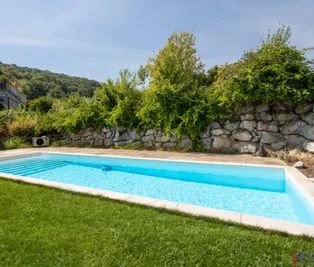 Luxus-Dachgeschoss 186,13 m² mit Terrasse, Designer-Inselküche & Spa-Bad - Weinbergblick + Poolnutzung - Voll möbliert - Photo 3