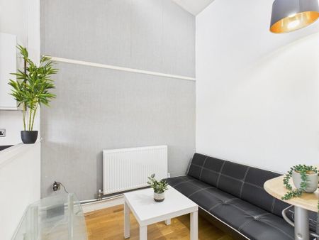 3 bedroom flat to rent - Photo 2