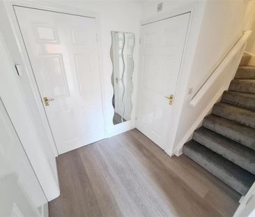 4 bedroom detached house to rent - Photo 2