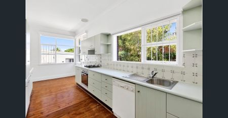 Classic Bungalow in central Balgowlah Heights village location. - Photo 3
