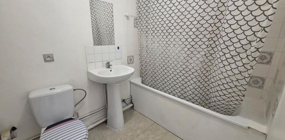 Location Appartement 1 pièce 24m² BRETIGNY SUR ORGE 91220 - Photo 2