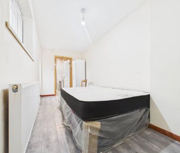 6 bedroom terraced house to rent - Photo 5