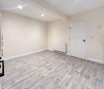 3 bedroom flat to rent - Photo 6
