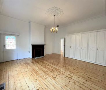 Family Home Prime Location - Photo 1