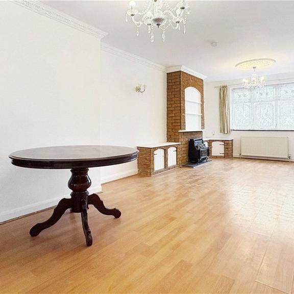 3 bedroom semi-detached house to rent - Photo 1