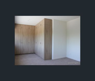 2/106 Murrumbeena Road, Carnegie, Vic 3163 - Photo 1