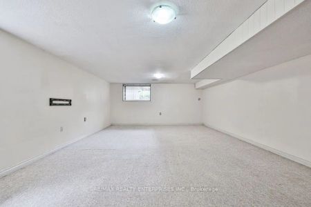 Detached Home For Lease | W9248483 - Photo 5