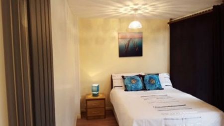 4 Bed - Barnsdale Road, Reading - Photo 3