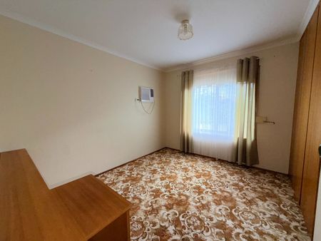 Peaceful 2-Bedroom Rental - Quiet Street, Walk to Schools & Main Street - Photo 3