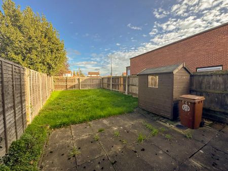 3 bedroom end of terrace house to rent - Photo 5