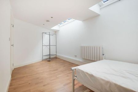 3 bedroom flat to rent - Photo 3