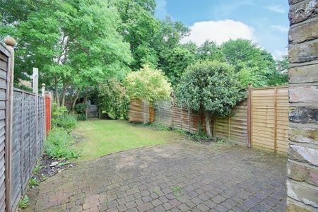 3 bedroom end of terrace house to rent - Photo 4