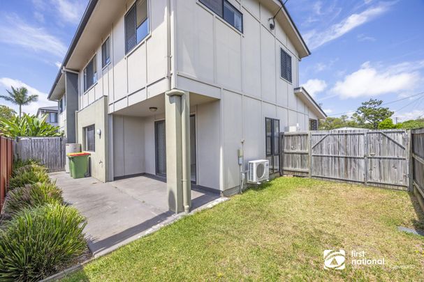 FOUR BEDROOM TOWNHOUSE IN THE HEART OF CLEVELAND - Photo 1