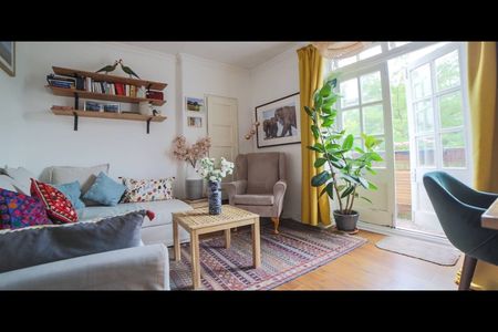 3 Bed Flat, Edward Bond House, WC1H - Photo 2