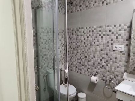 Carrer de Berga, Barcelona, Catalonia 08012 - Photo 5