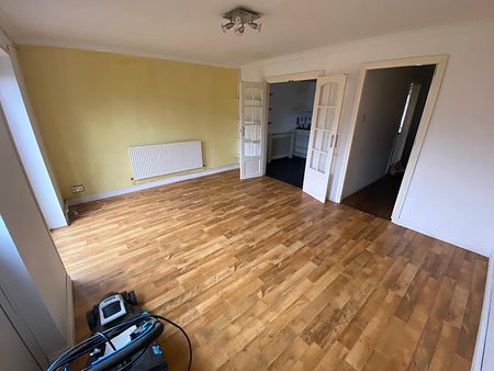 £1,250 PCM, Three Bedroom House with Off-Road Parking and Large Enclosed Garden in Oakley Place, Grangetown, Cardiff, CF11 7EW - Photo 2