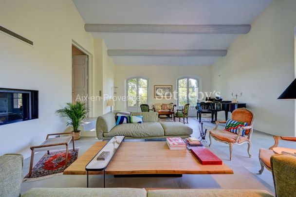 Élégante propriété provençale à quelques minutes du centre d'Aix en Provence - Photo 1