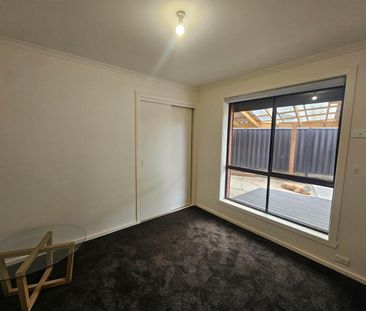 QUIET COURT LOCATION! - Photo 3