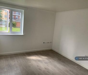 3 bedroom flat to rent - Photo 3