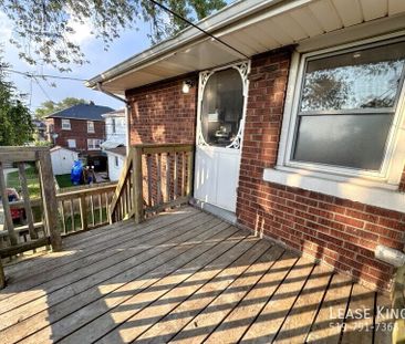 1225 Gladstone Upper - Photo 6