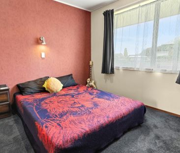 Charming Family Home - Photo 3