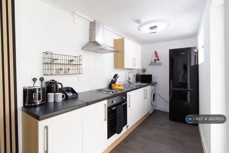 1 bedroom flat to rent - Photo 3