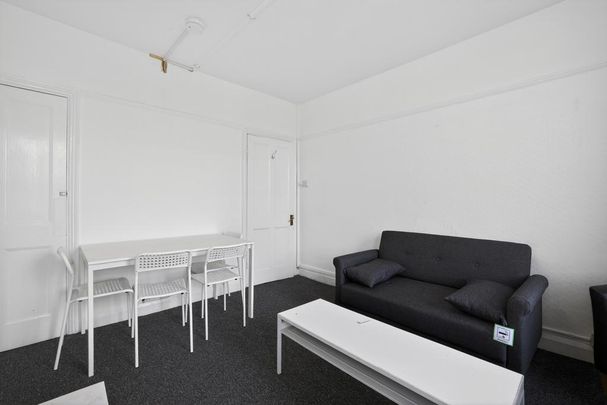 3 bedroom apartment to rent - Photo 1