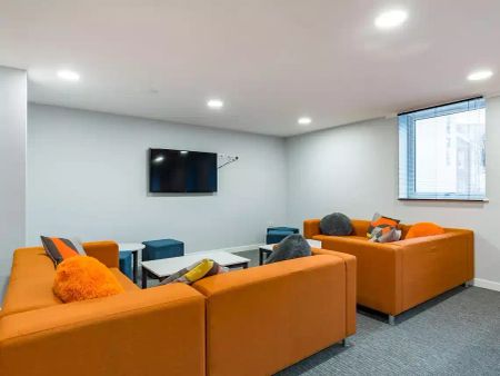 6 Bed Club Ensuite - Photo 4