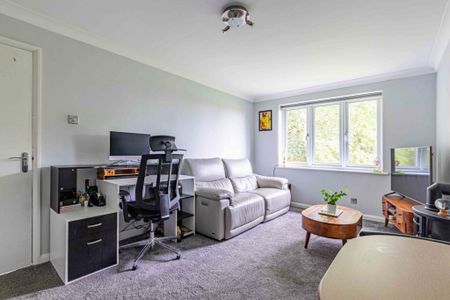 1 bed Flat for rent - Photo 2