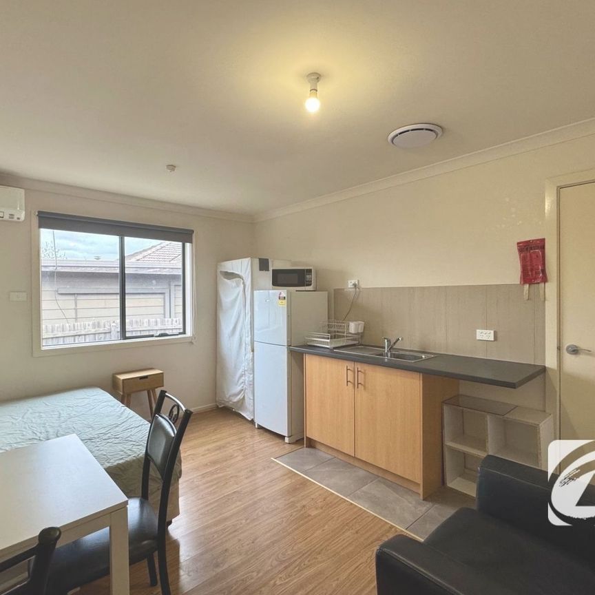 STUDIO ROOM FOR LEASE – 'FURNISHED & UTILITIES/WIFI INCLUDED’ - Photo 1