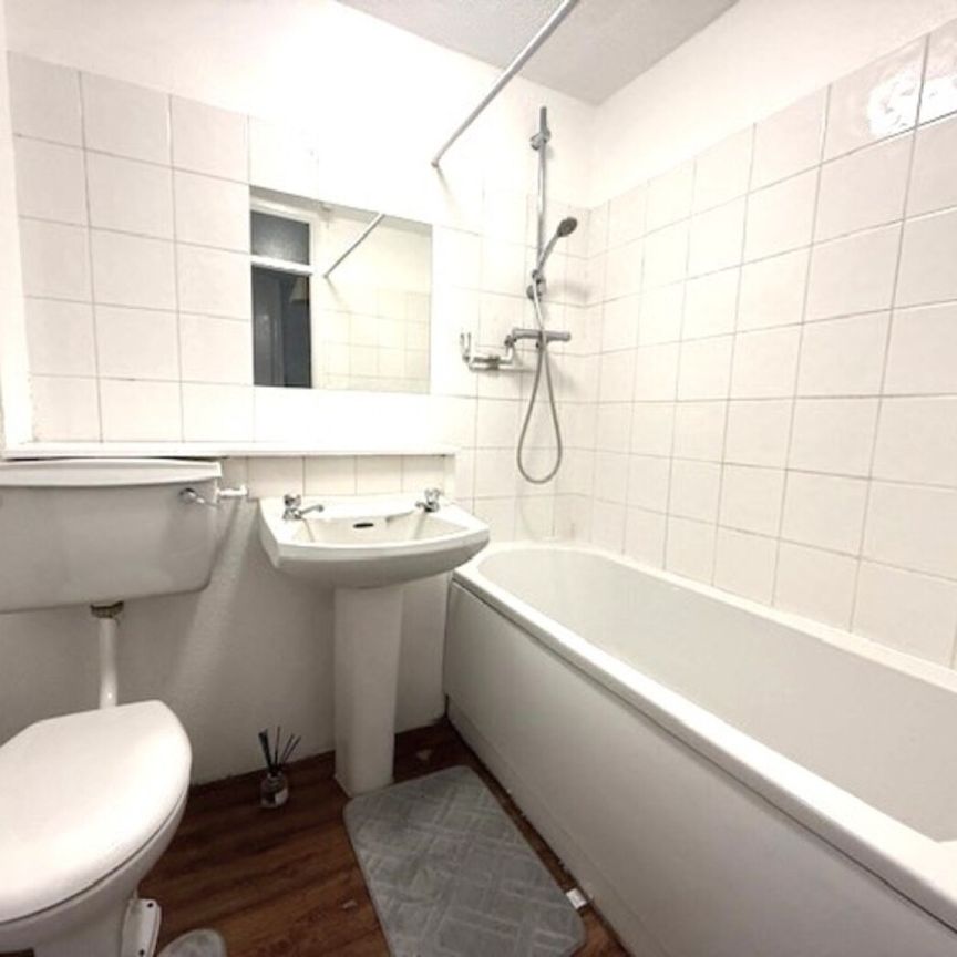 1 bedroom Flat - Woburn Close, Stevenage - Photo 1