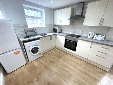 1 bedroom in a house share to rent - Photo 5