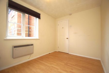1 bed First Floor Flat for rent - Photo 3