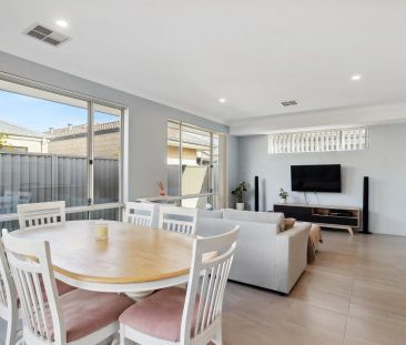 Family Comfort Meets Modern Living - Photo 2