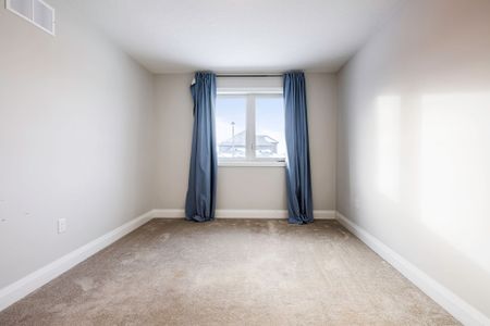 For Lease - 3 Grundy Crescent, East Luther Grand Valley, Ontario - Photo 5