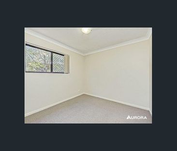 Stunning, Sunlit Apartment in an Exceptional Location - Photo 2