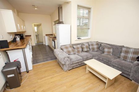 6 bedroom house to rent - Photo 4