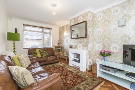 3 bedroom end of terrace house to rent - Photo 2