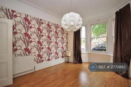 5 bedroom semi-detached house to rent - Photo 4