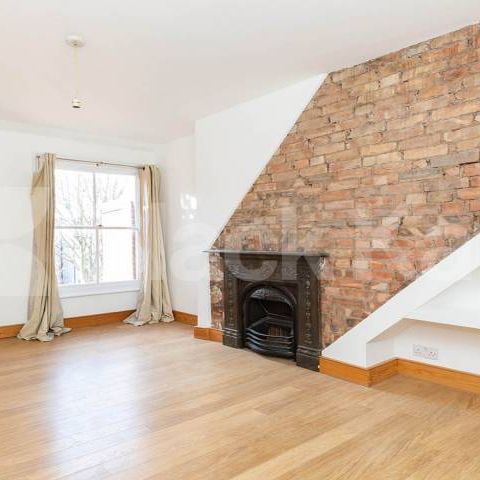 Stunning split level two bed with balcony and period features. - Photo 1