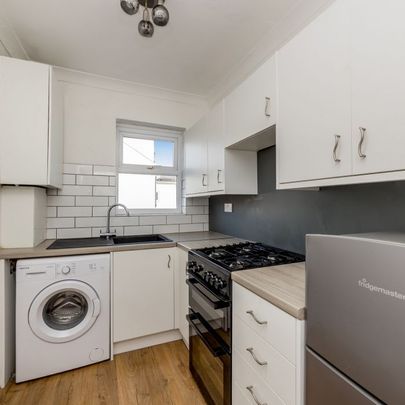 2 Bedroom Flat, Rutland Road, Hove - Photo 1