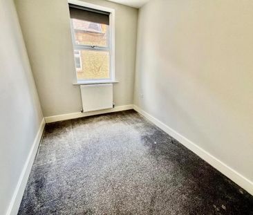 3 bedroom flat to rent - Photo 4