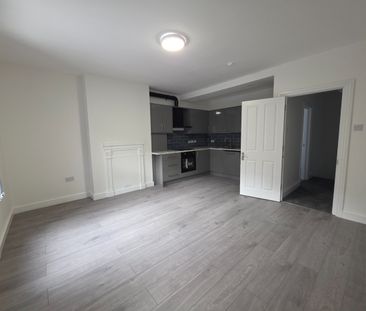 3 Bed Flat, Great West Road, TW8 - Photo 5