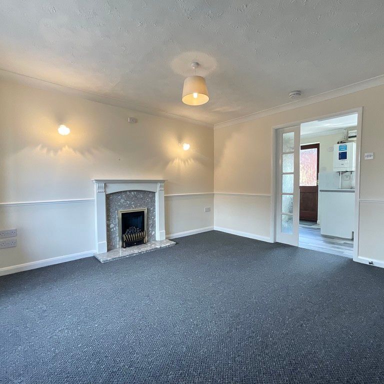 2 bedroom Semi-Detached House to let - Photo 1