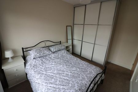 3 bedroom end of terrace house to rent - Photo 4