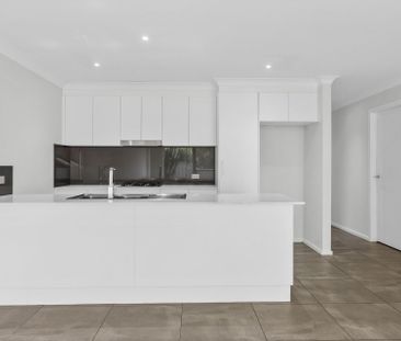 MODERN LOW MAINTENANCE 3 BEDROOM VILLA - Photo 3