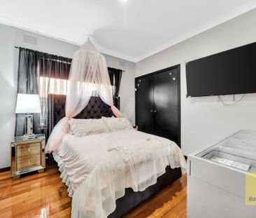 Beautifully Renovated Family Home in Prime Location - Photo 4