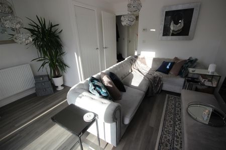 2 bed End of Terrace House for let - Photo 3