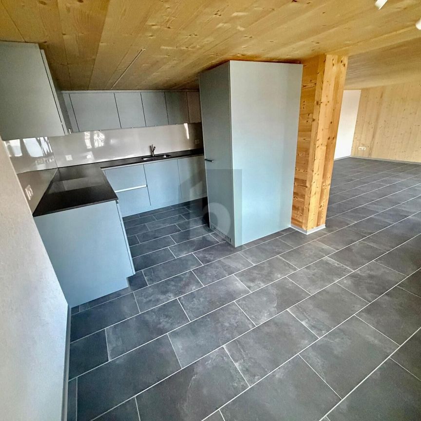 LIGHT-FLOODED, SPACIOUS AND WELL-MAINTAINED - Photo 1